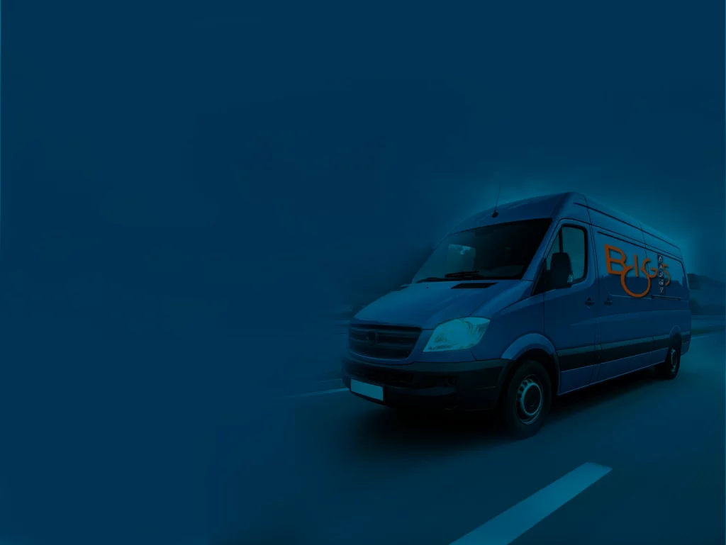 Ein Transporter mit Big 5-Logo auf der Strasse
